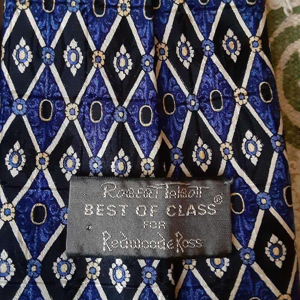 Tie - Picture 2 of 3